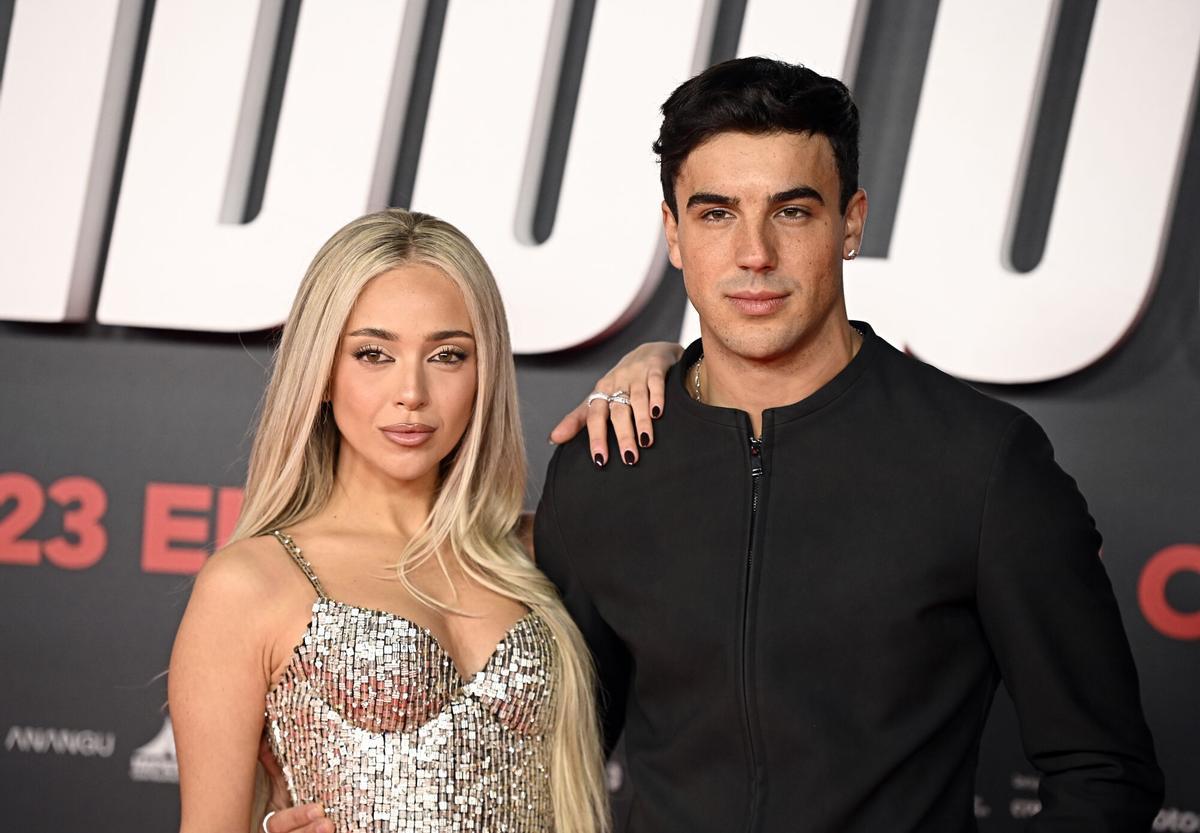 El actor Óscar Casas y la cantante Ana Mena durante el estreno de la película 'Ídolos', a 21 de enero de 2026, en Madrid.