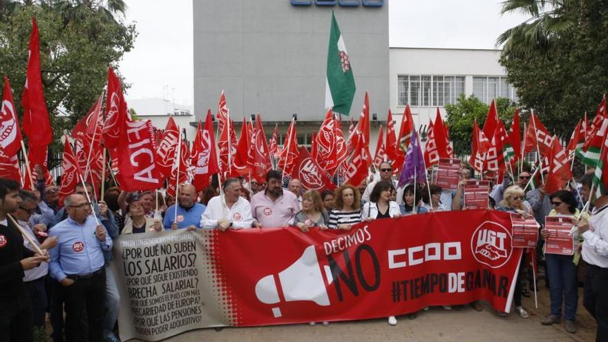 CCOO y UGT advierten: o hay reparto o habrá conflicto