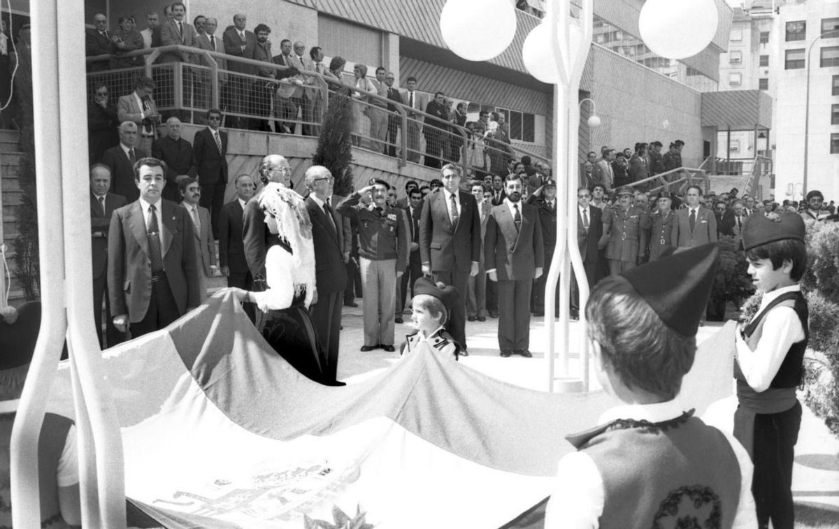 Autoridades policiales,
gubernamentales y provinciales
el día de la inauguración
en Ourense.   | // ARCHIVO I. OSORIO