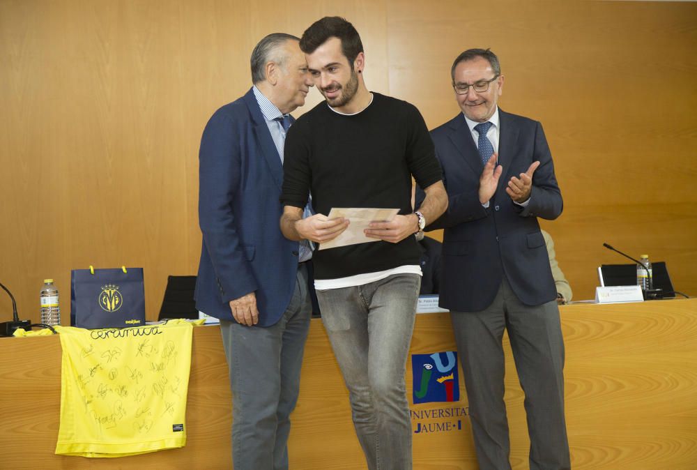 Entrega de las becas Endavant Formació del Villarreal CF