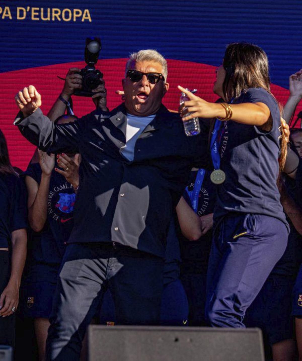 Festa i prec: "Alexia, queda’t"