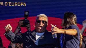 Festa i prec: "Alexia, queda’t"