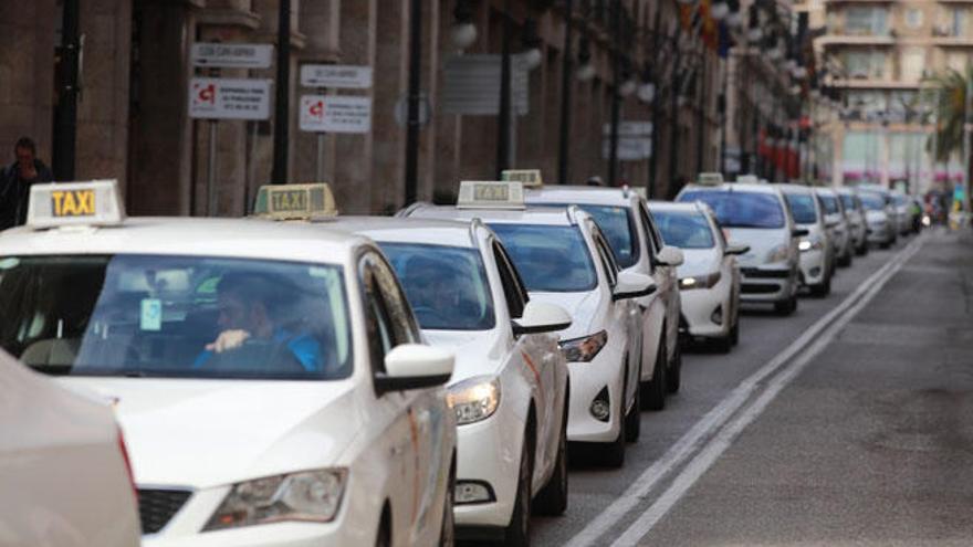 Vota en nuestra encuesta sobre el conflicto del transporte de taxi