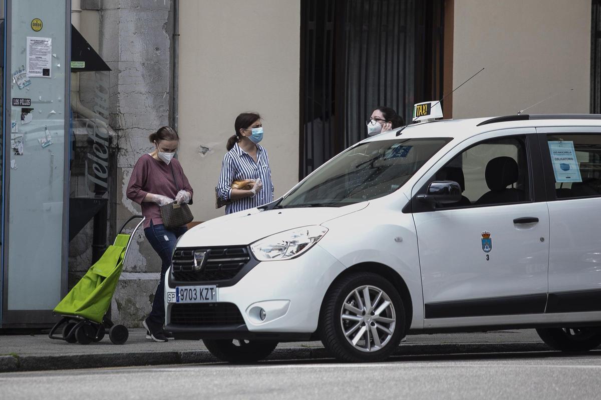 Un taxi de la flota de Oviedo.