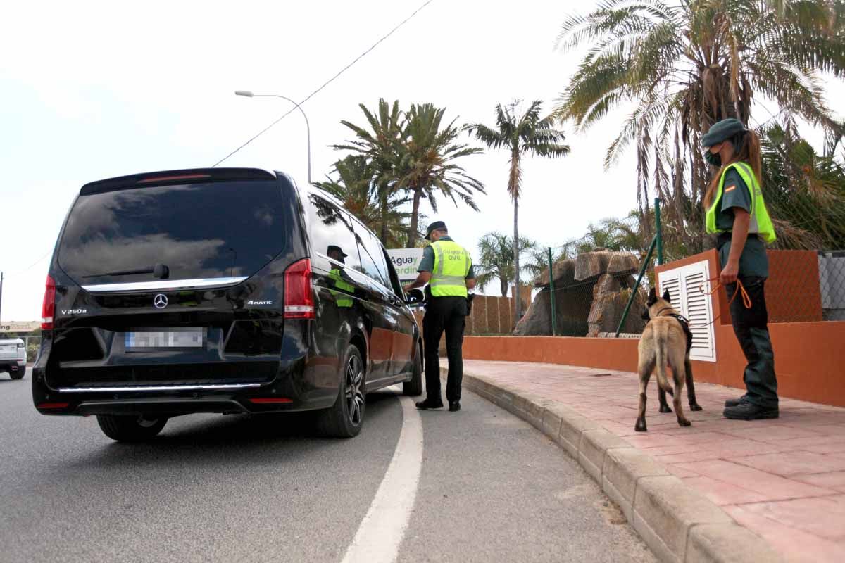 Macrodispositivo policial contra los taxis pirata en Ibiza