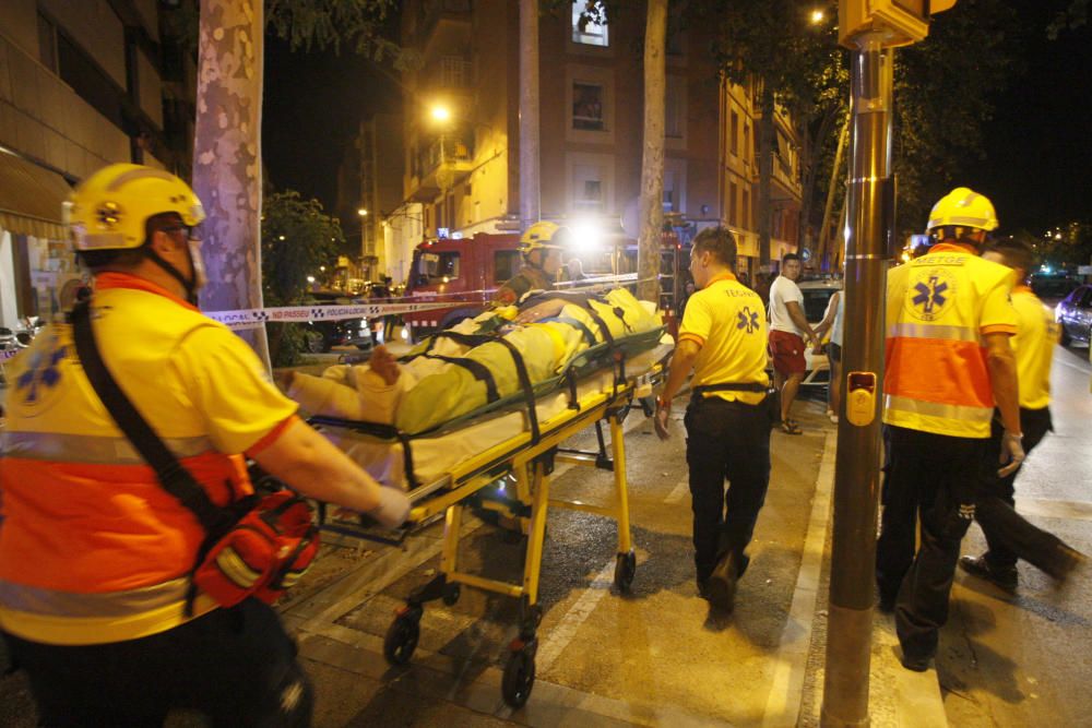 Un cotxe perd el control i atropella nou persones d'una terrassa de Girona