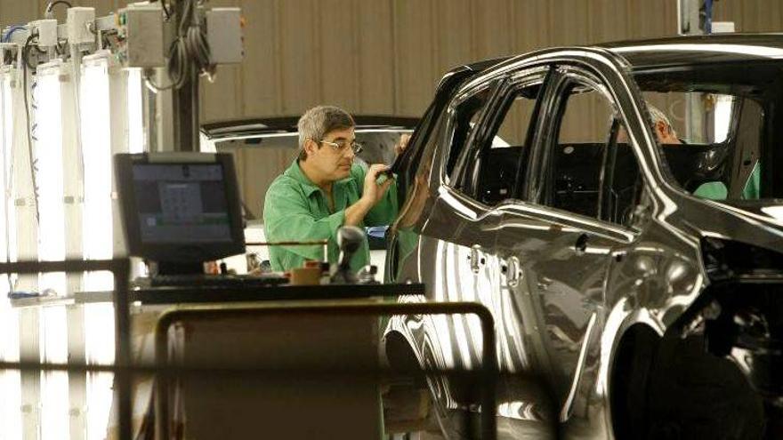 Los beneficios netos de GM en 2013 se redujeron un 22%