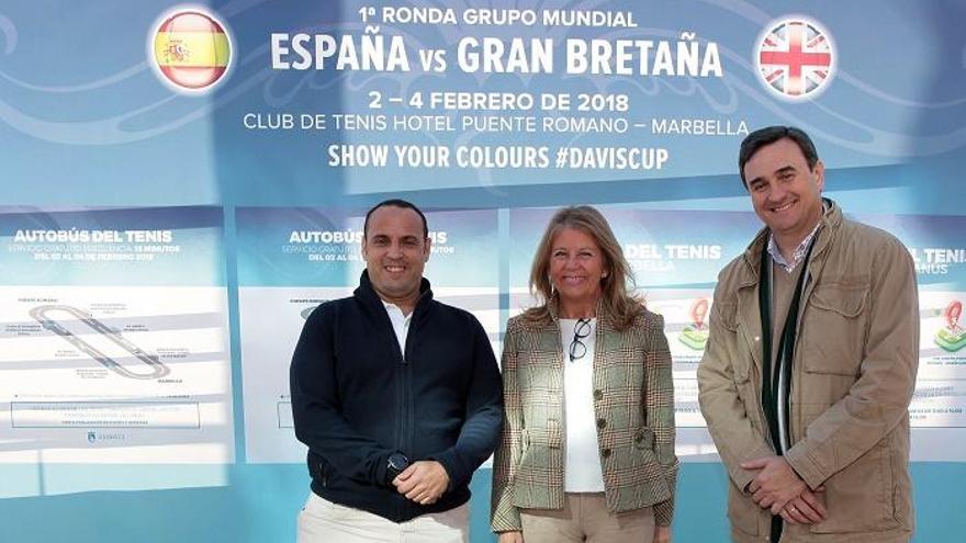 El concejal de Deportes, Javier Mérida; la alcaldesa, Ángeles Muñoz; y el teniente de alcalde, Félix Romero.