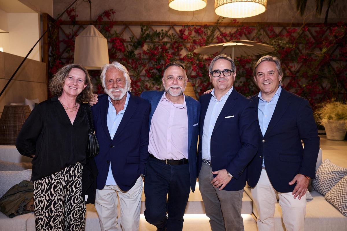 Ana Belén Mateos, Tony Jordán, José Antonio Gómez, Pablo Jordán y Antonio Jordán. Ana Belén Mateos, Tony Jordán, José Antonio Gómez, Pablo Jordán y Antonio Jordán.