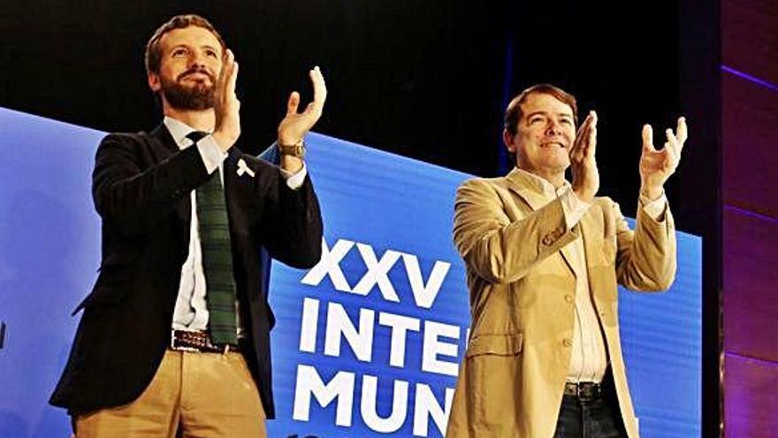 Pablo Casado y Alfonso Fernández Mañueco, ayer en Valladolid.