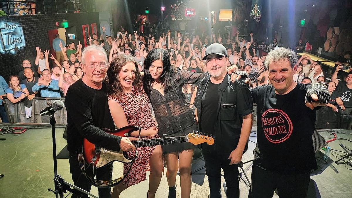 Antonio García de Diego con el resto de La banda sabinera en un reciente concierto en México.