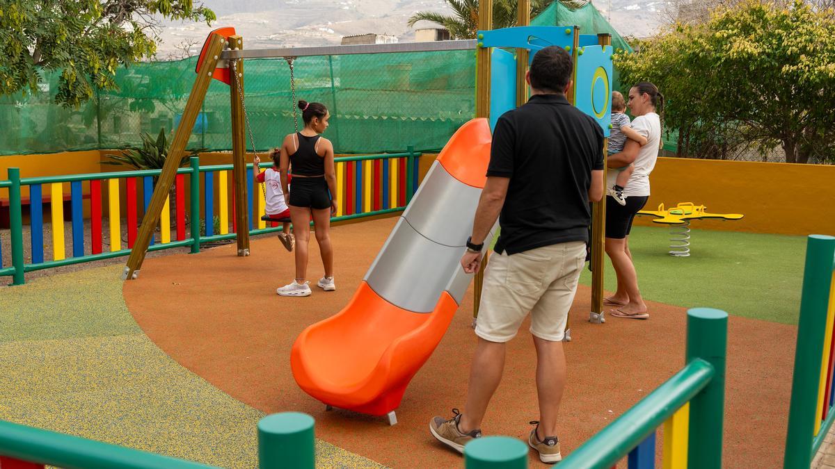 Parque infantil de la calle Alcaravaneras, en Barrial