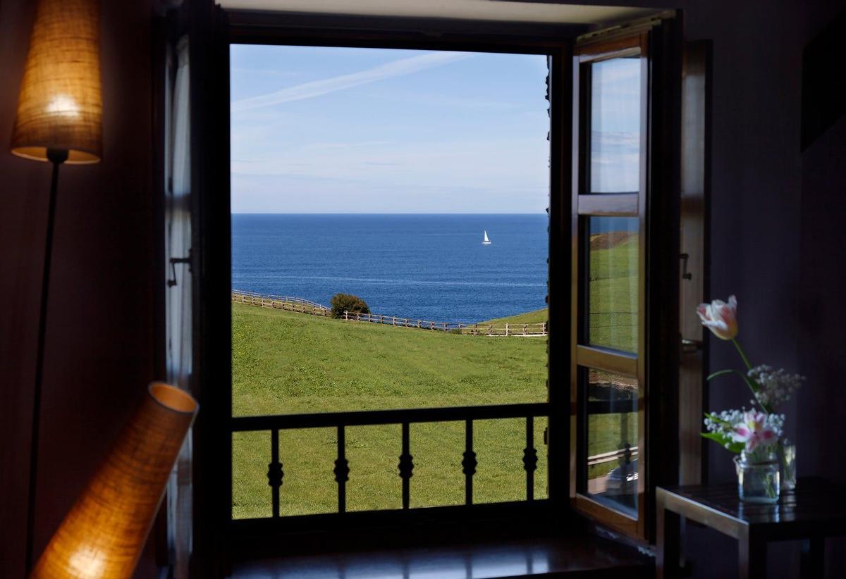 Casona Pleamar, en Puerto de Vega (Asturias)