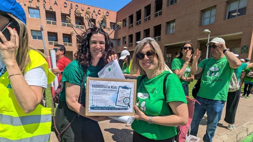 El equipo directivo del IES Jaume II el Just de Tavernes de la Valldigna y del CEIP Verge dels Desamparats de Oliva se suman a la ola de dimisiones por la falta de acuerdo con Educación