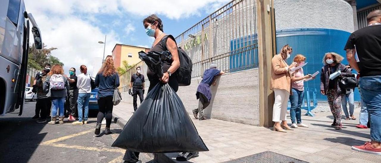 Dos casos de covid obligan a desalojar un albergue en Tenerife