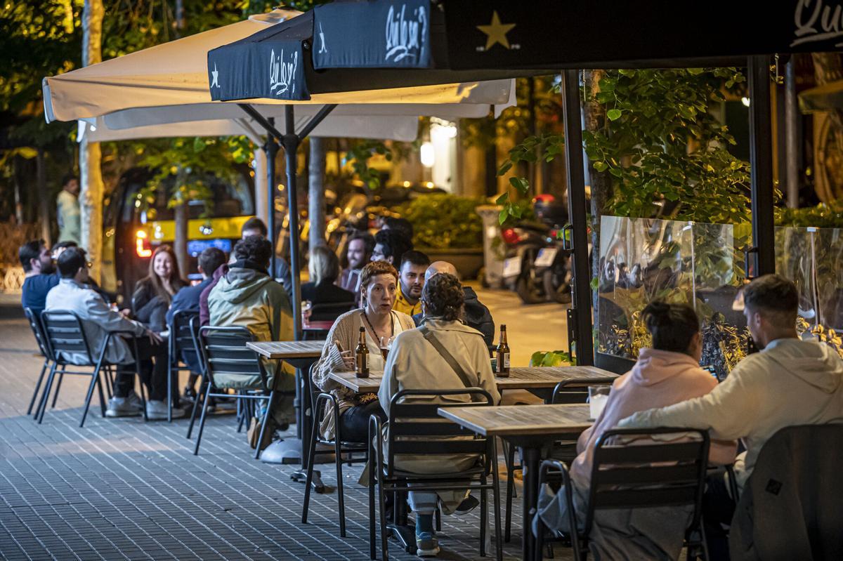 Una terraza de Enric Granados, durante el verano de 2023.