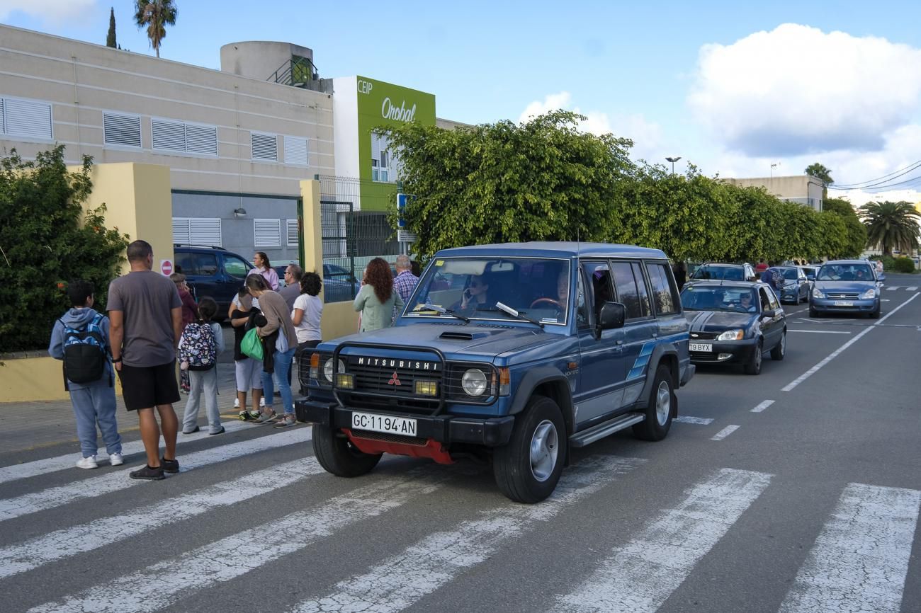 Salida de los alumnos de CEIP Orobal, en La Guitarrilla, en Santidad de Arucas, en la jornada de transporte escolar en Canarias.