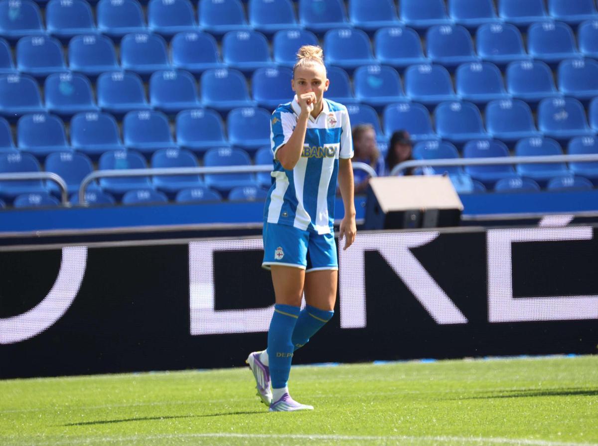 Marisa celebra uno de sus tantos ante el Braga en Riazor.