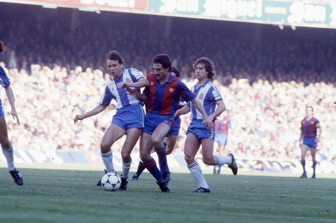 Juan Carlos Rojo (83/84 y 84/85), conocido como como Txetxu, tuvo una época dorada como azulgrana. Como entrenador, dirigió a la quinta de Messi en el Juvenil A