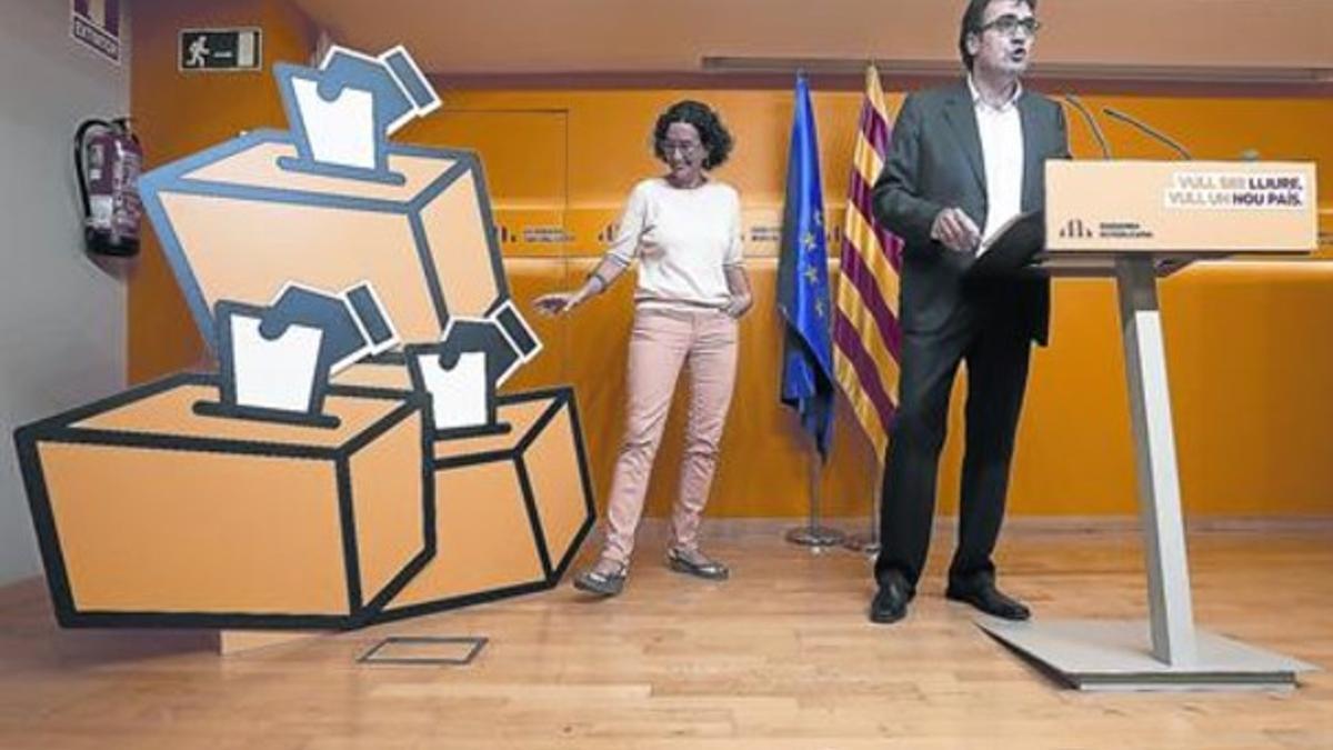 Los dirigentes de ERC presentan, ayer, la campaña por el sí-sí.