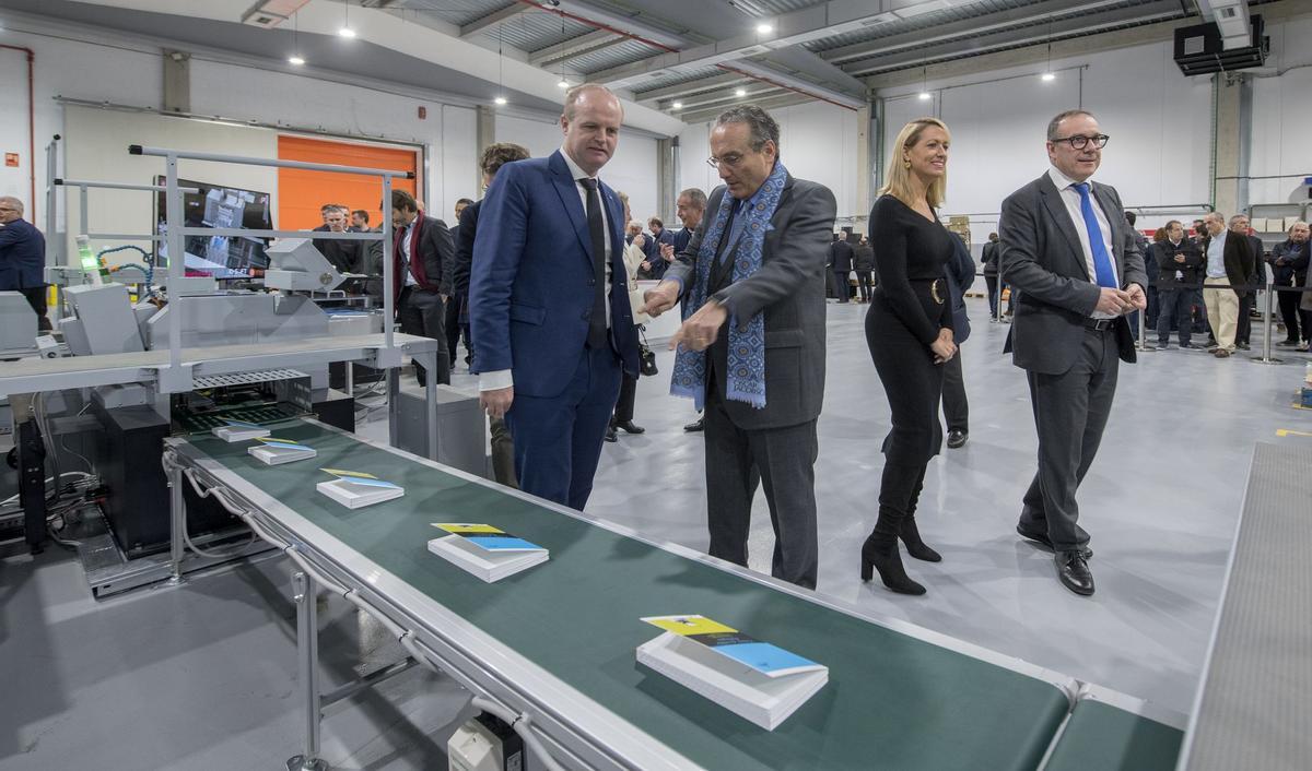 Inauguración de la nueva planta de impresión de libros de Liberdúplex de Prensa Ibérica en Sant Llorenç d’Hortons, cuando se cumple el 60 aniversario de su creación.