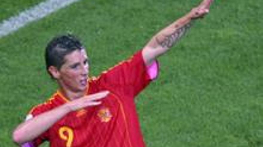 Fernando Torres celebra un gol con la Selección.