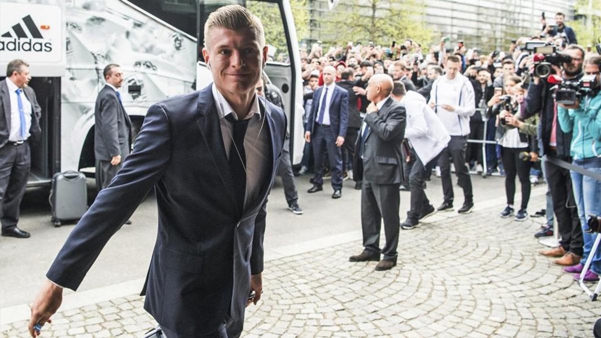 Toni Kroos a su llegada al hotel de concentración del Madrid en Múnich