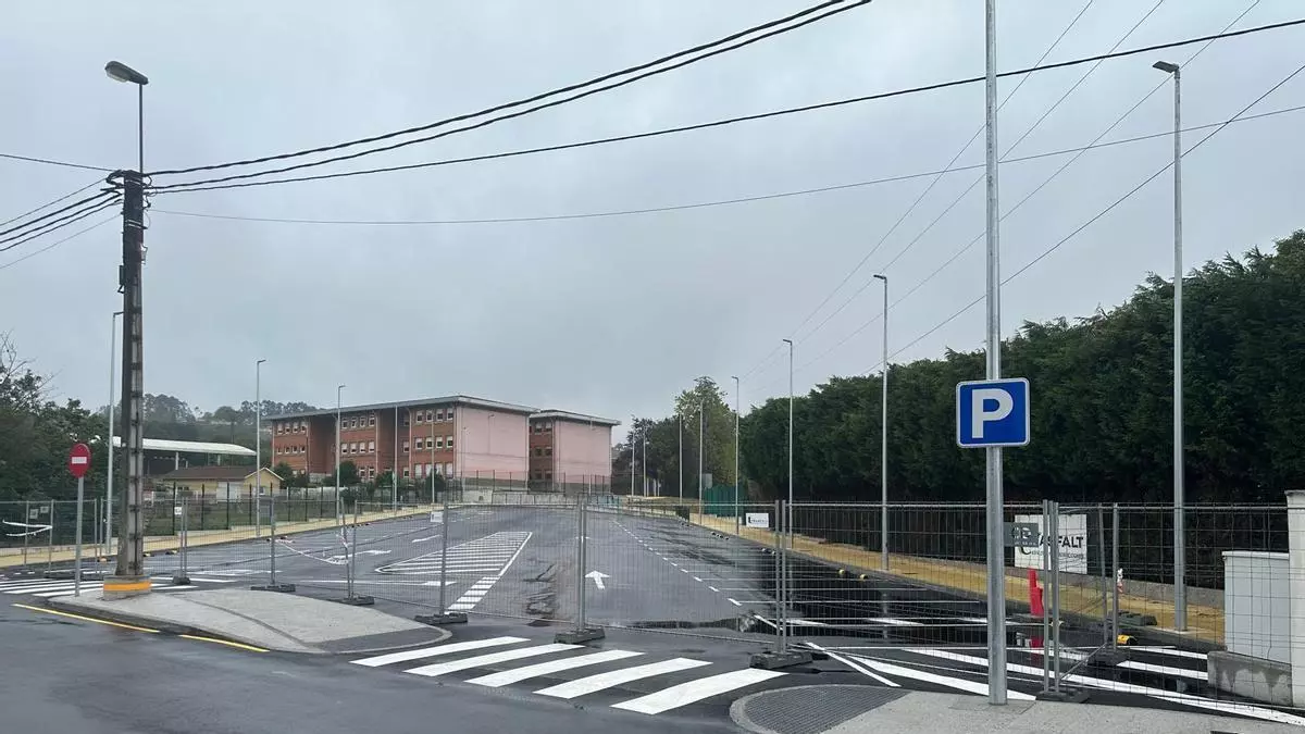 El PP de Llanera reclama la apertura del aparcamiento junto al colegio de Lugo