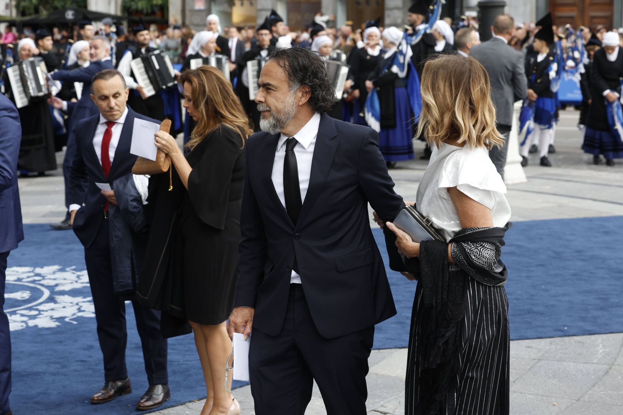  Así fue la llegada de los invitados a los premios "Princesa de Asturias" y su paso por la alfombra azul