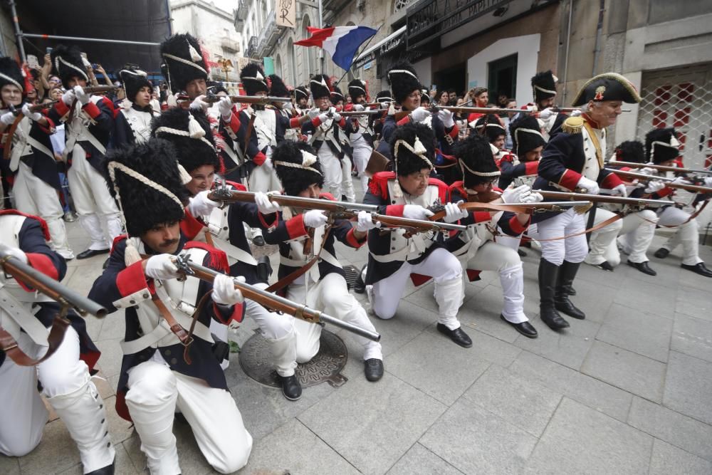 La representación de la expulsión de las tropas invasoras francesas congrega en el casco histórico a miles de personas para disfrutar del broche de oro a un fin de semana de fiesta.