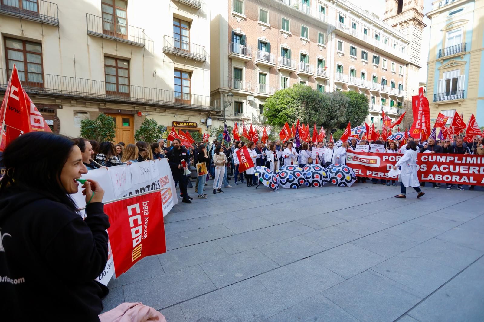 UGT y CCOO se manifiesta por el personal laboral a extinguir de Sanidad