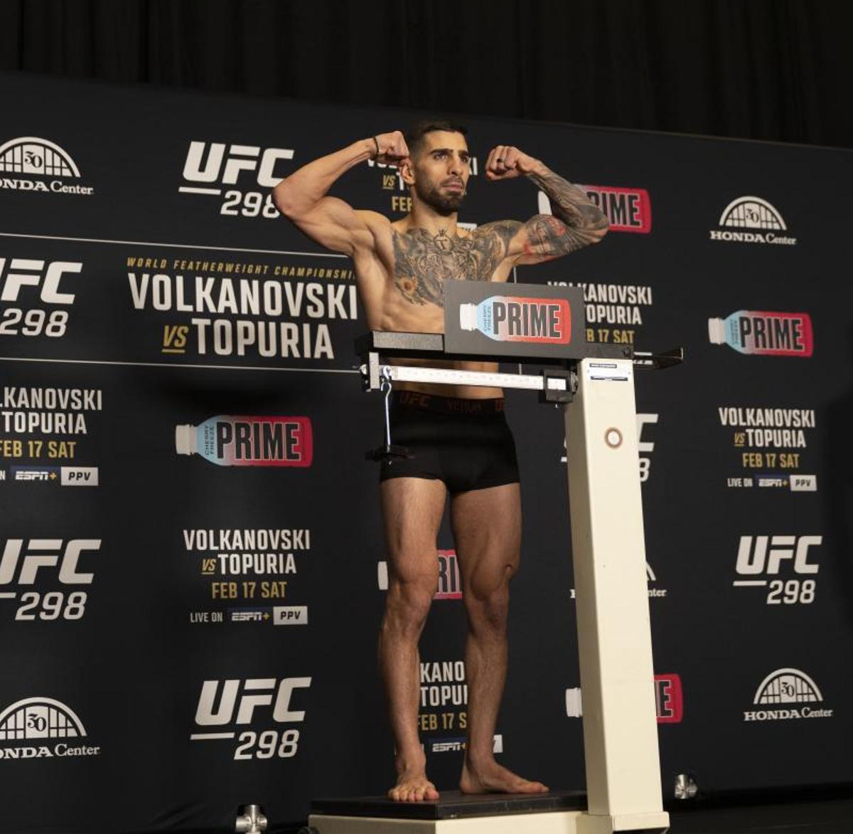 Topuria en su recorte de peso ante Volkanovski