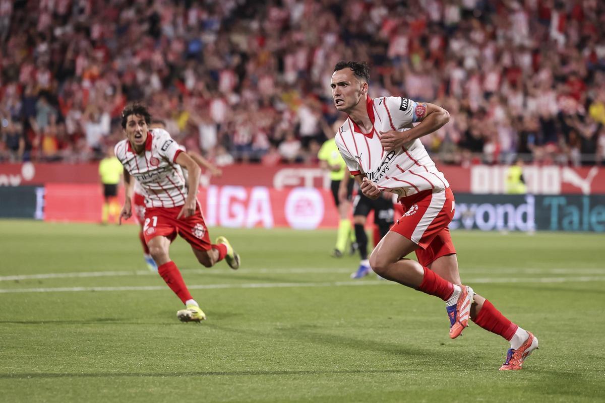 Arnau Martinez celebrant l'empat, quan encara faltava pràcticament tota la segona part