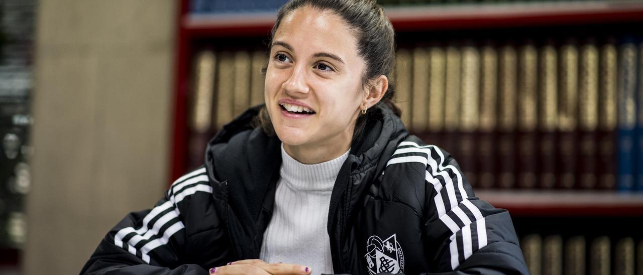 Nora, durante la entrevista en El Periódico Extremadura.