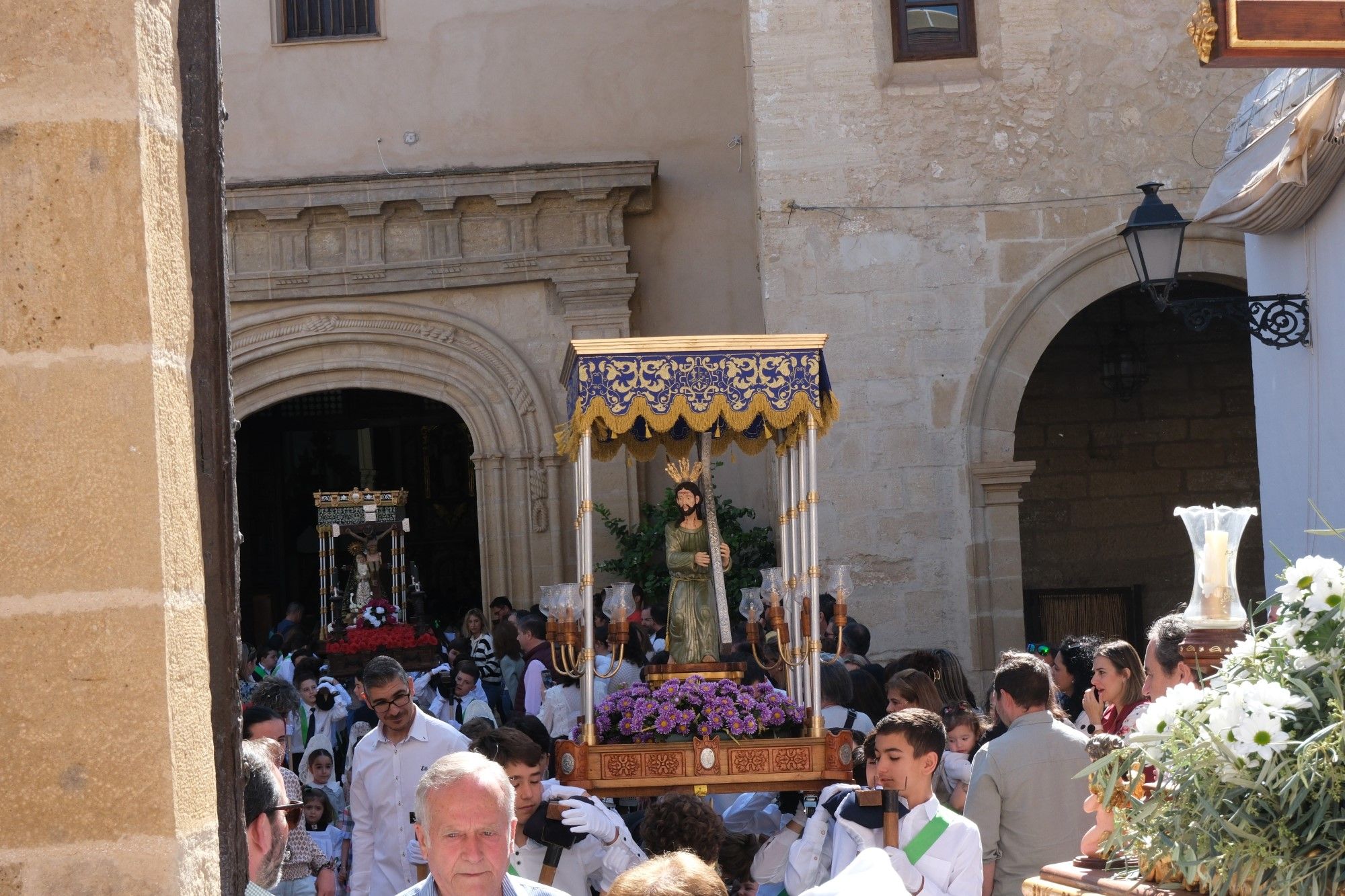 Concentración de tronos chicos en Antequera