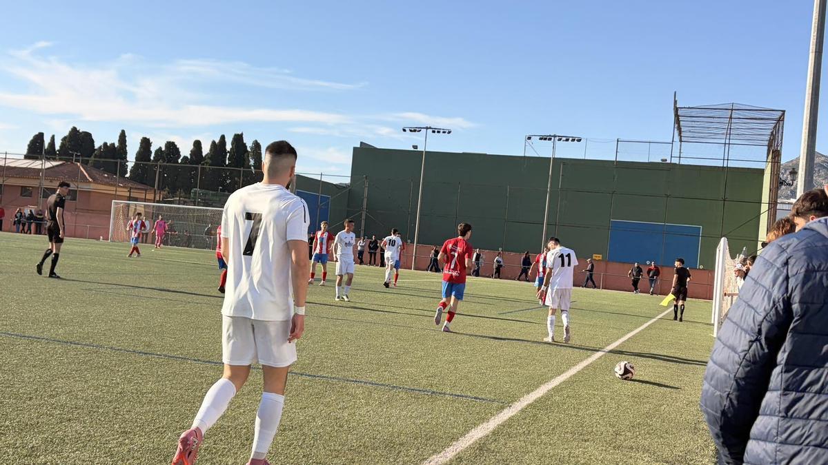 Un lance del partido disputado el sábado entre la UE Benifairó de la valldigna y el CF Cullera