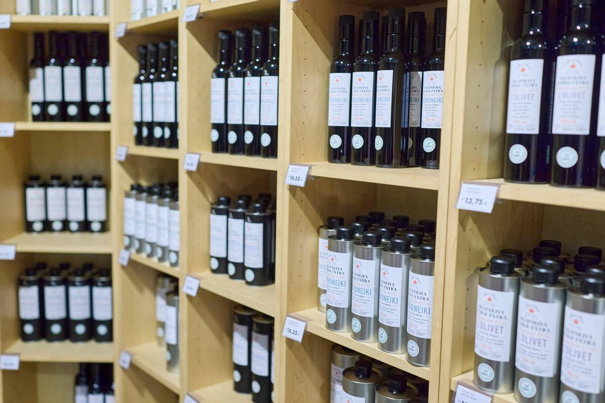 Part del gènere de la botiga en físic a Mas Auró.