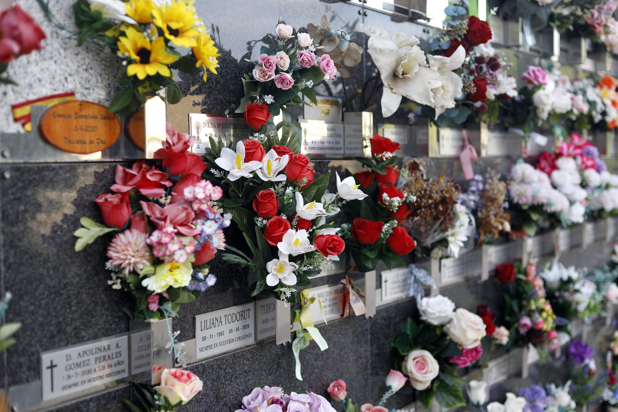 El cementerio de Torrero recibe ya a los visitantes más adelantados por Todos los Santos