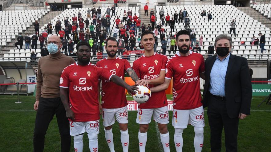 Agustín Ramos y
Manolo Molina
con Drenthe, Jara,
Pedreño y
Héctor Martínez. israel sánchez