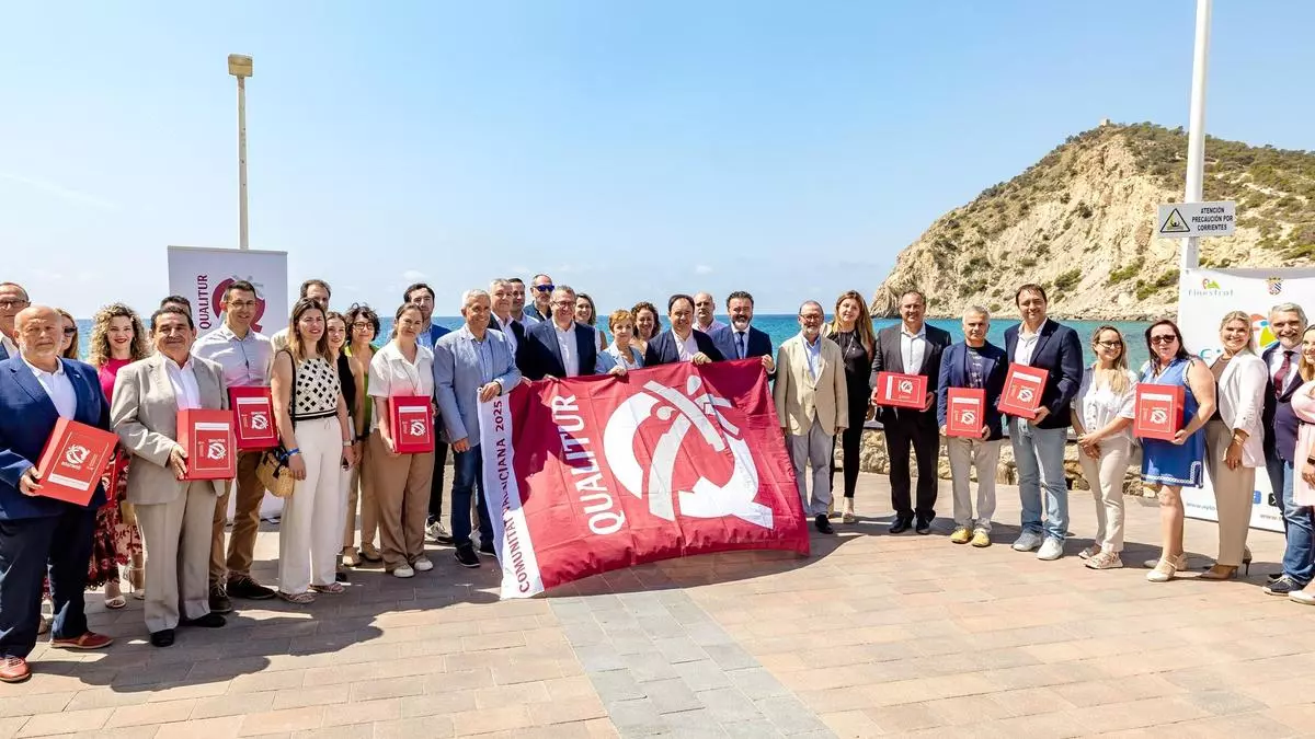 Las playas de la provincia de Alicante, las que más banderas Qualitur se llevan este verano