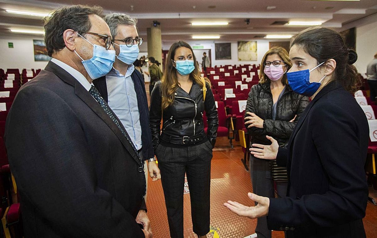 Vicent Soler, Arcadi España, Zulima Pérez, Trinidad Ros y Lydia del Canto (directora de Levante-EMV). | G. CABALLERO