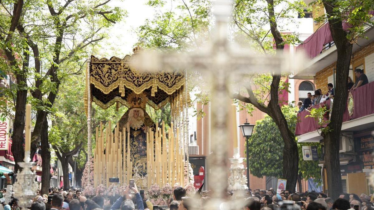 Salida de la Virgen de Nuestra Señora de los Dolores de la Hermandad de El Cerro.