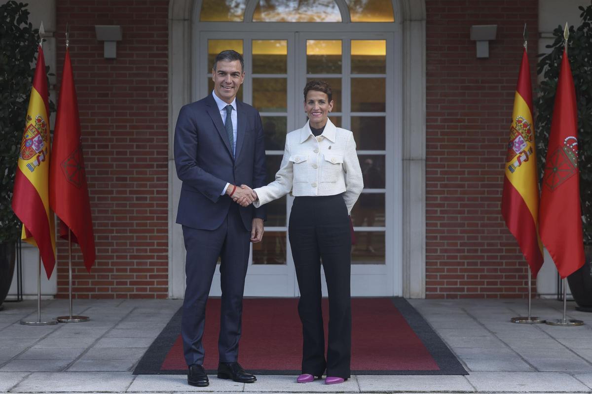 El presidente del Gobierno, Pedro Sánchez, se reúne con la presidenta del Gobierno de Navarra, María Chivite. 