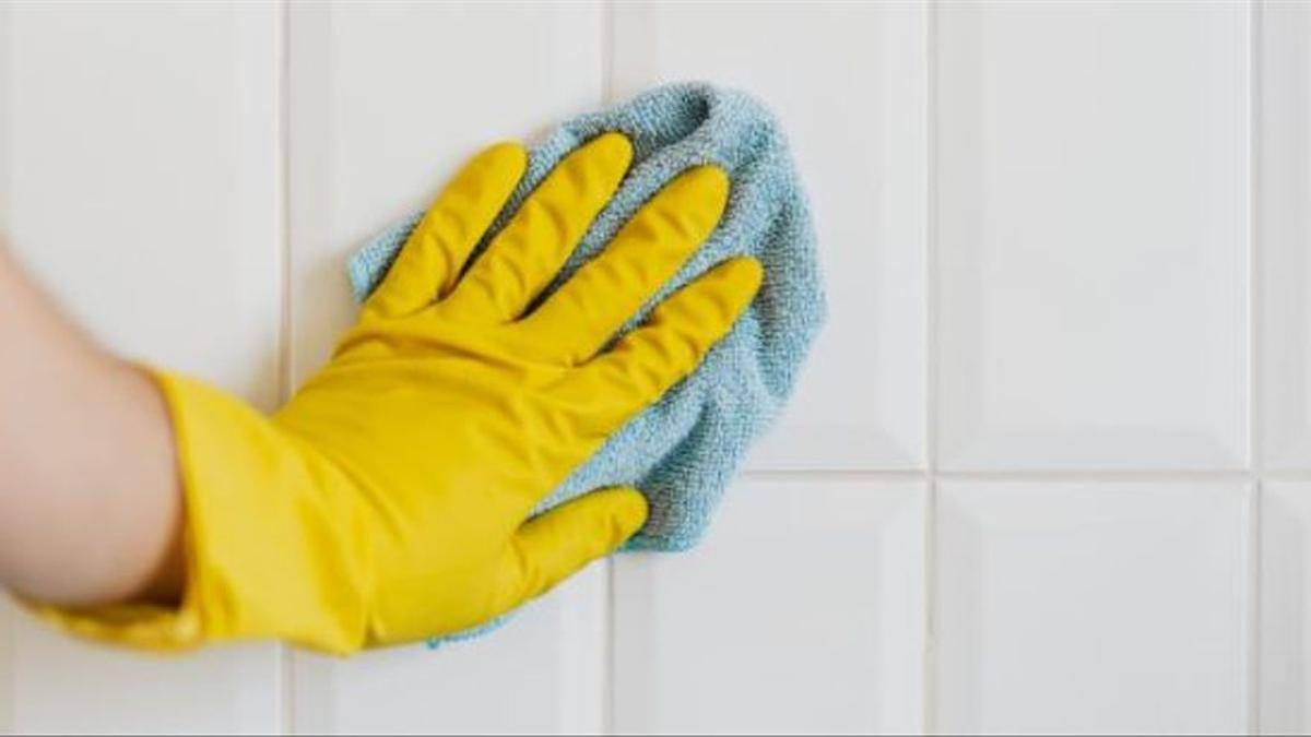 Limpia los azulejos de la cocina con este producto que tienes en casa