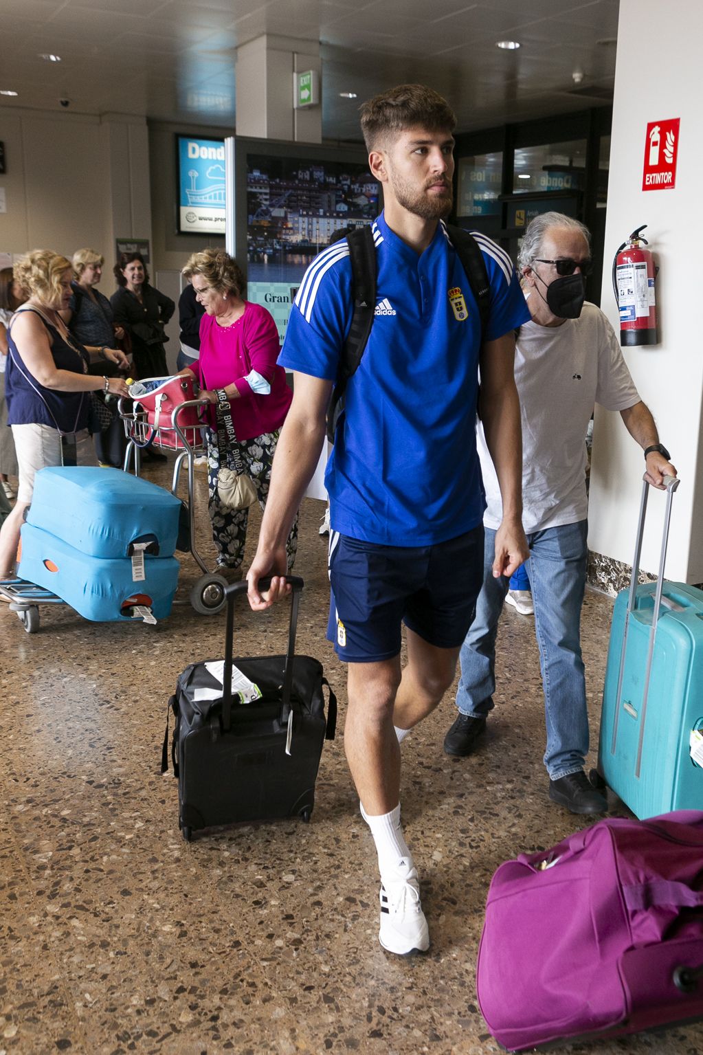 EN IMÁGENES: El Real Oviedo pisa suelo asturiano tras la destitución de Bolo y Tito Blanco