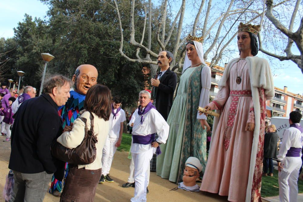 Figueres vibra amb les danses de Populària