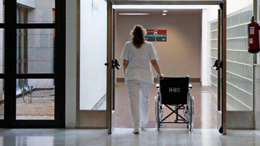 El Ib-Salut rescinde el contrato de limpieza del hospital Son Llàtzer de Mallorca