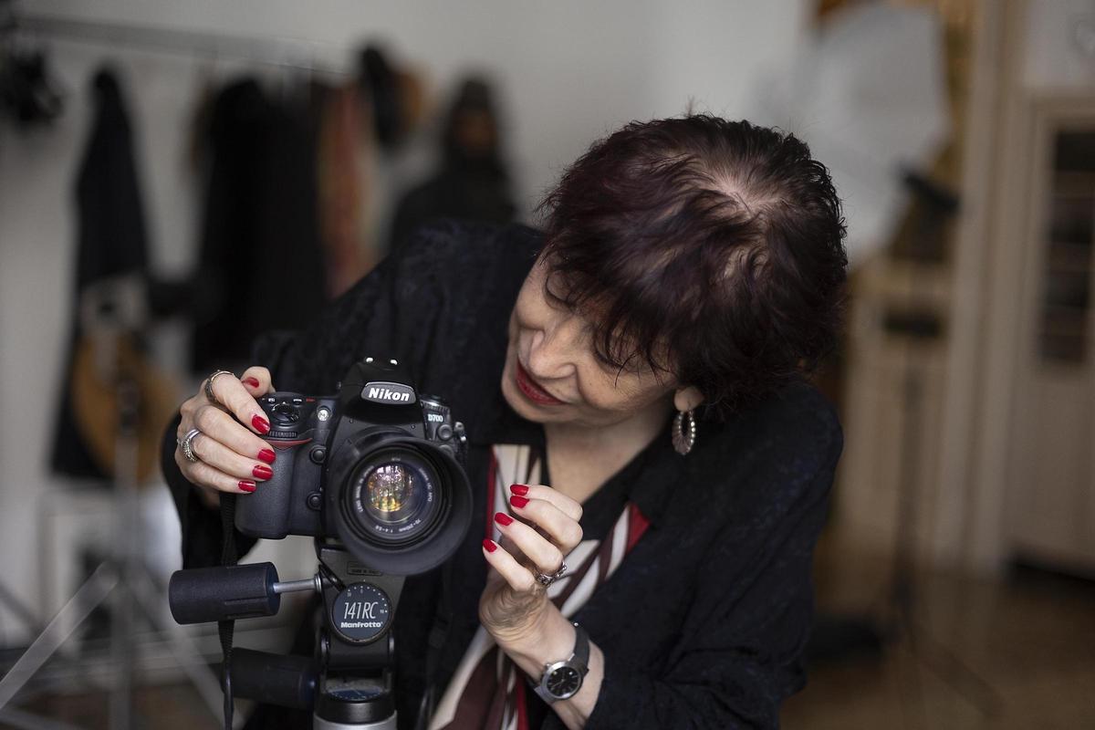 La fotógrafa Pilar Aymerich, en su casa.