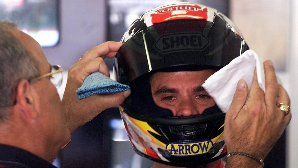 Àlex Crivillé (56), expiloto, recuerda su retirada: 'Me estaban haciendo un masaje y me desmayé. Me levanto y estaba dentro de una ambulancia...'