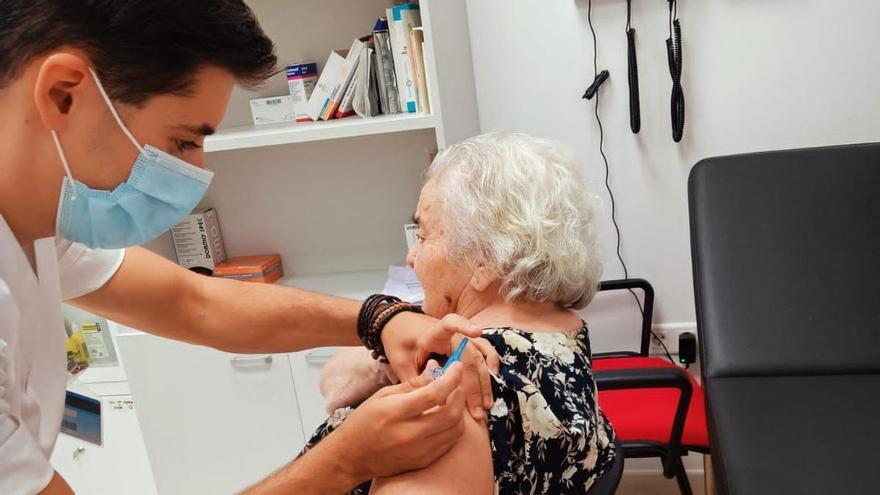 Vacunación extra mañana contra el covid y la gripe en centros de salud del departamento de Alicante